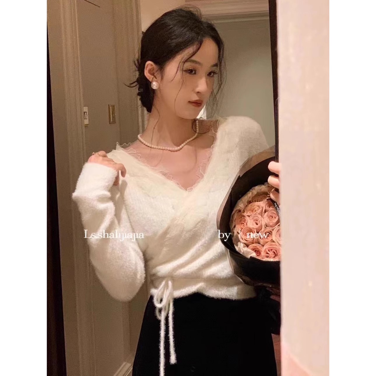 LS氣質優雅蕾絲邊軟糯毛衣女秋冬季交叉V領綁帶收腰仿貂絨針織衫