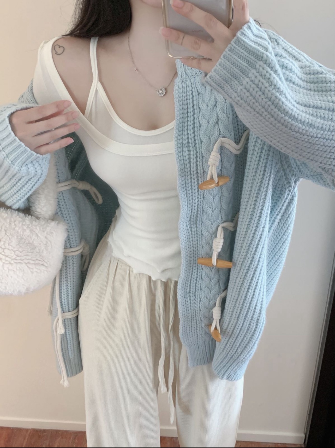 Real shot of milk blue horn button sweater for fall and winter outer wear, lazy style round neck jacket, drapey floor-length pants suit