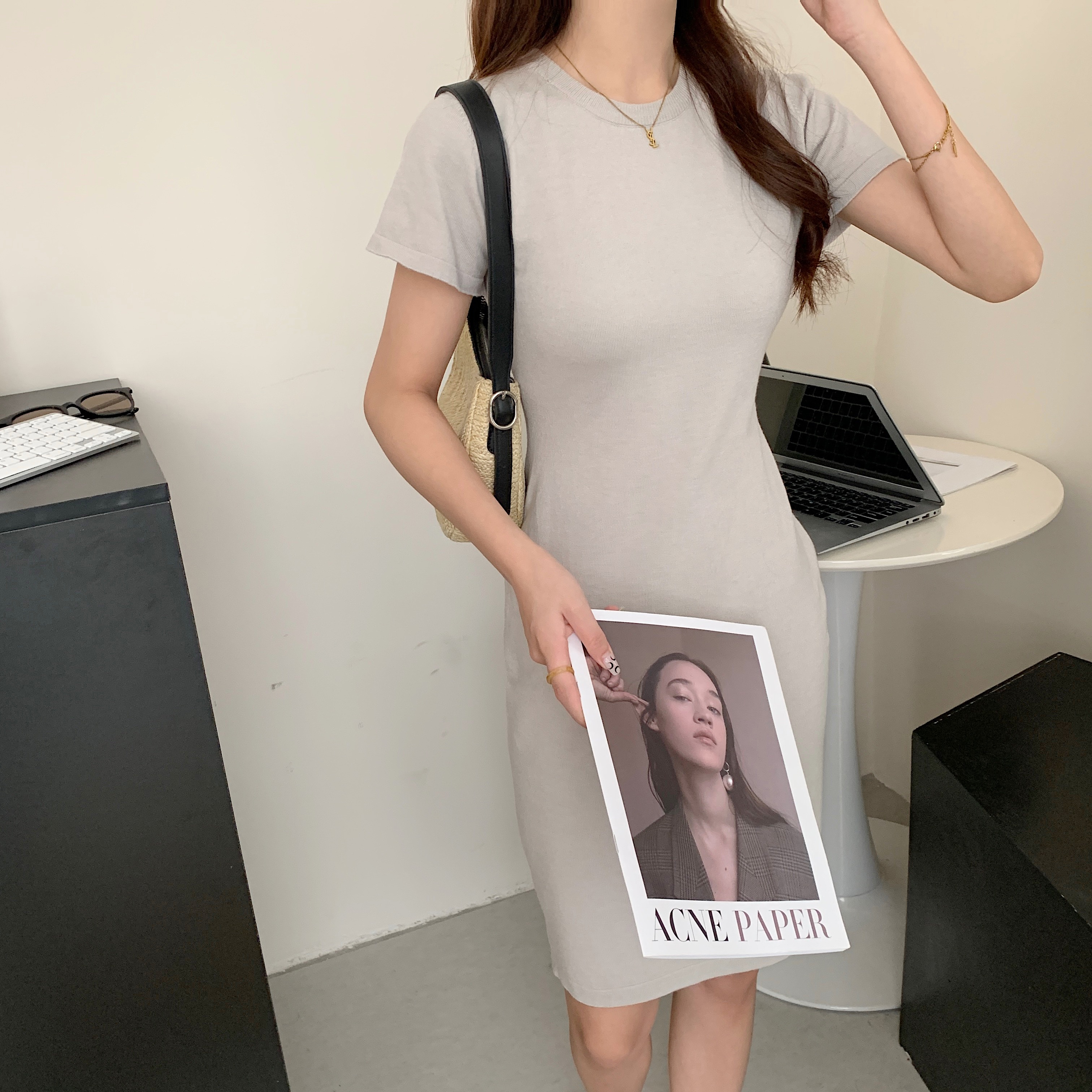 2023夏季新款針織圓領通勤氣質小個子百搭短袖簡約修身連衣裙短裙