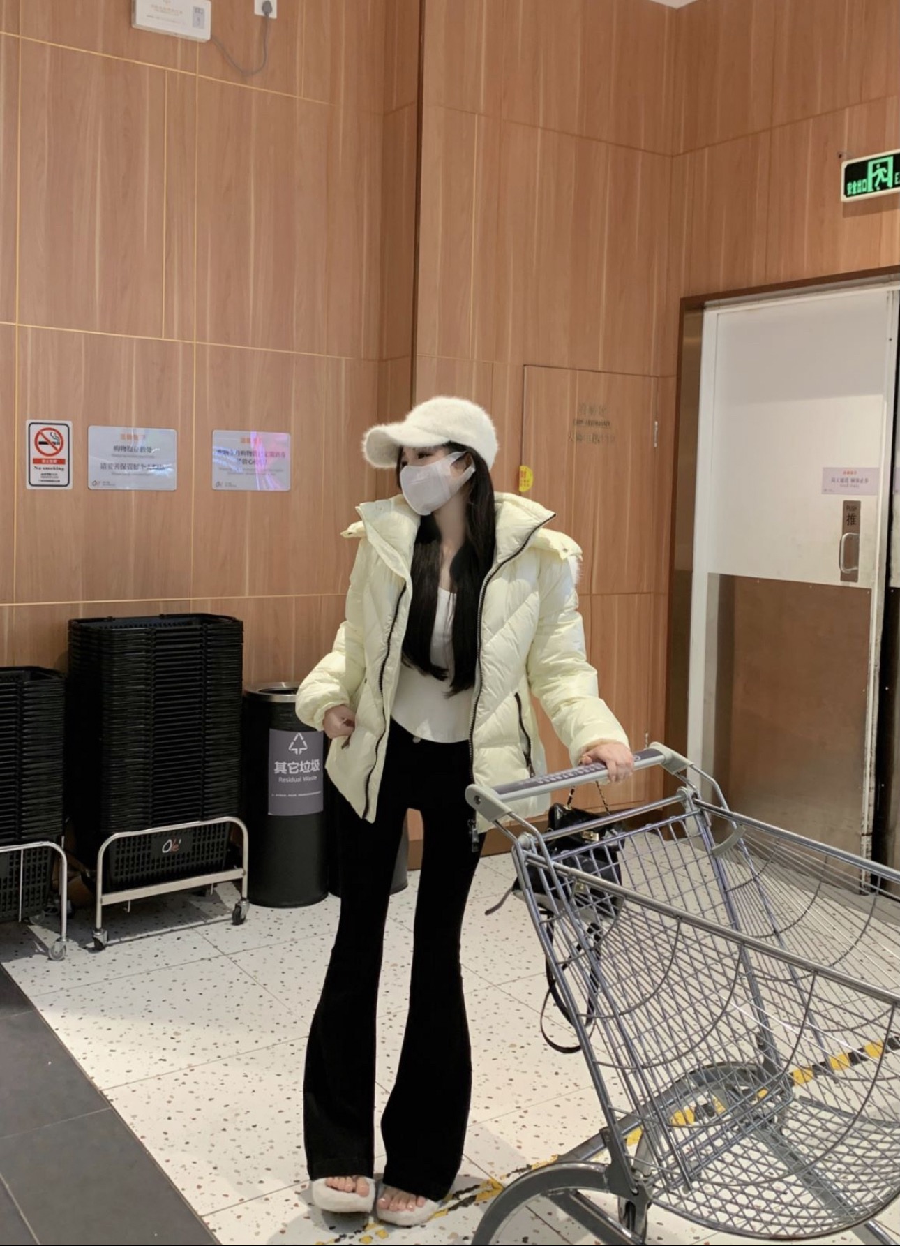 實拍大毛領羽絨服女短款連帽收腰修身亮面免洗加厚外套套裝