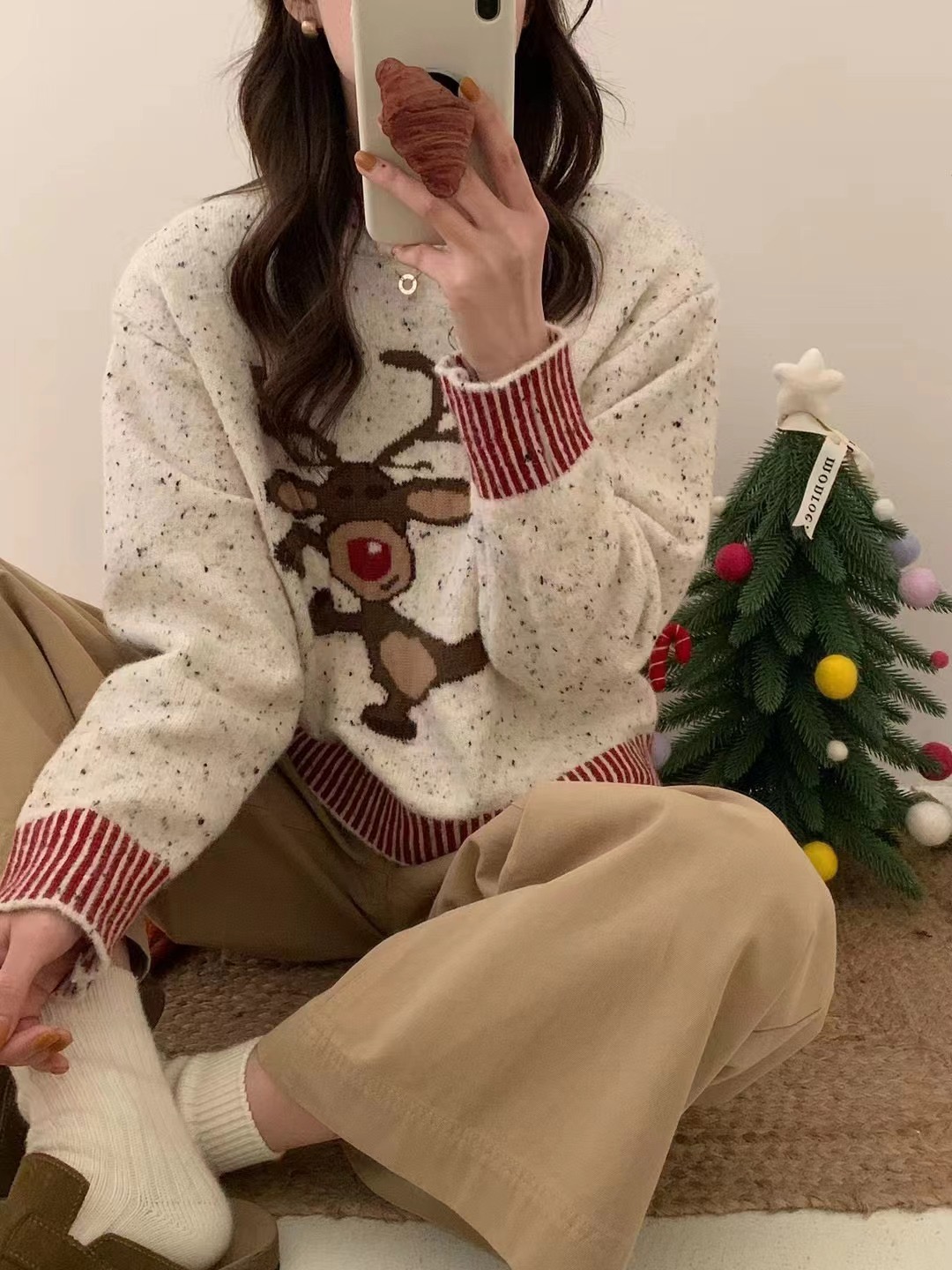Women's new autumn and winter interesting design deer jacquard sweater soft and waxy Christmas style bottoming sweater