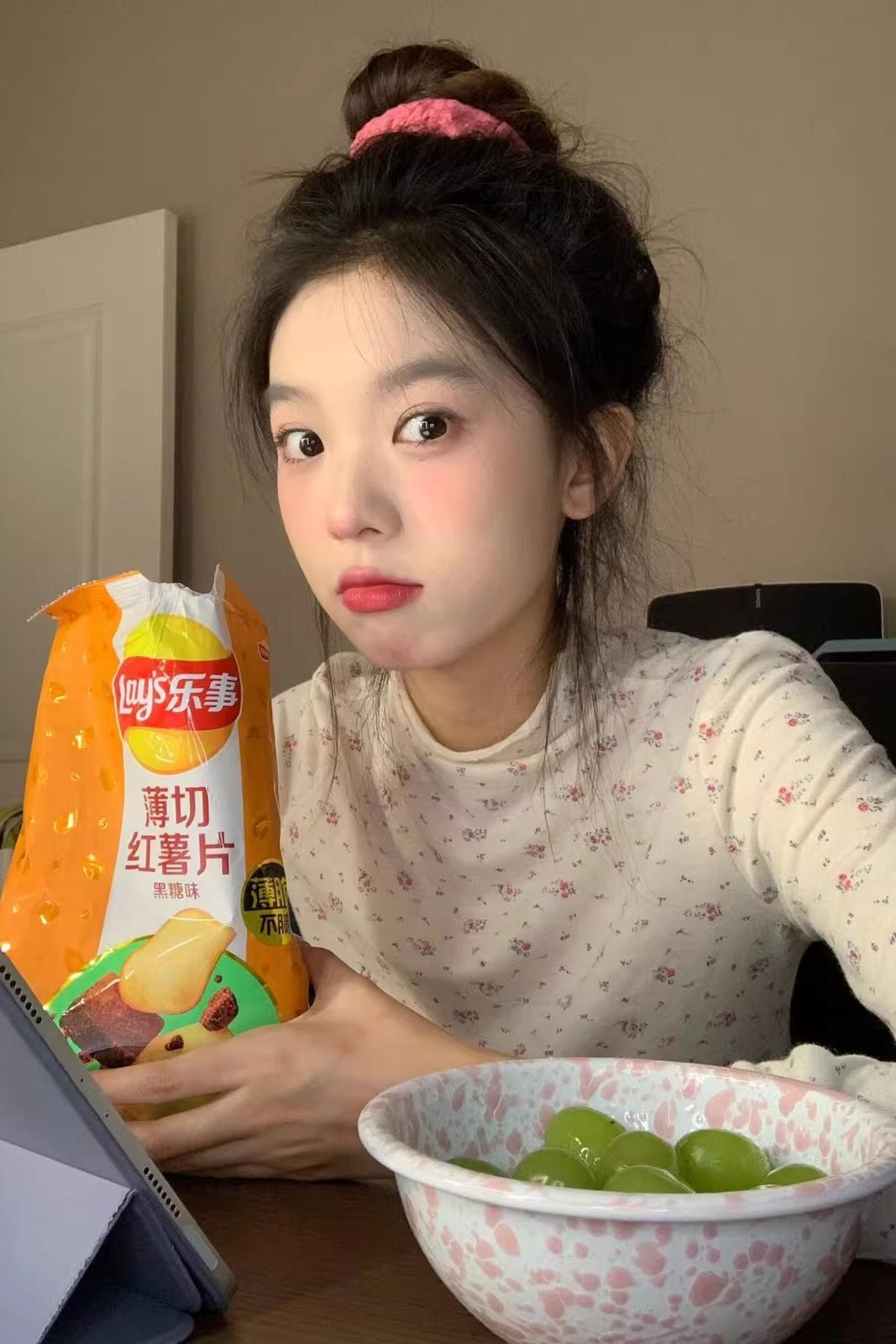 半高領小碎花打底衫女春秋冬內搭修身緊身正肩長袖上衣設計感小眾