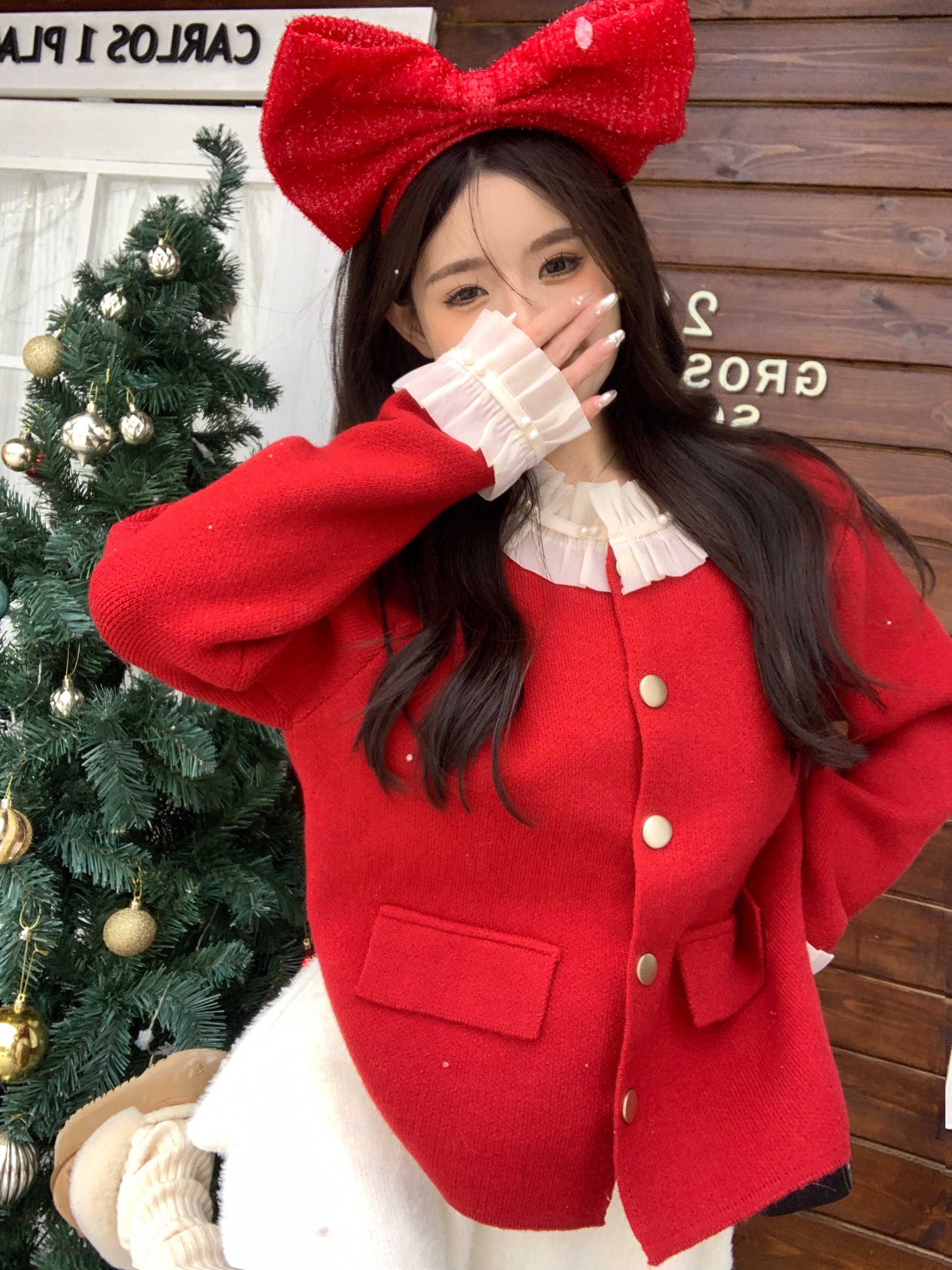 Real shot of red New Year shirt!  Temperament small fragrant style wool sweater lace splicing sweet sweater