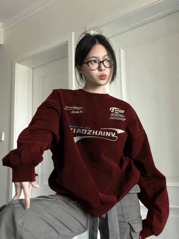 酒紅色美式潮牌加絨加厚衛衣女秋冬2023新款圓領本命年長袖上衣