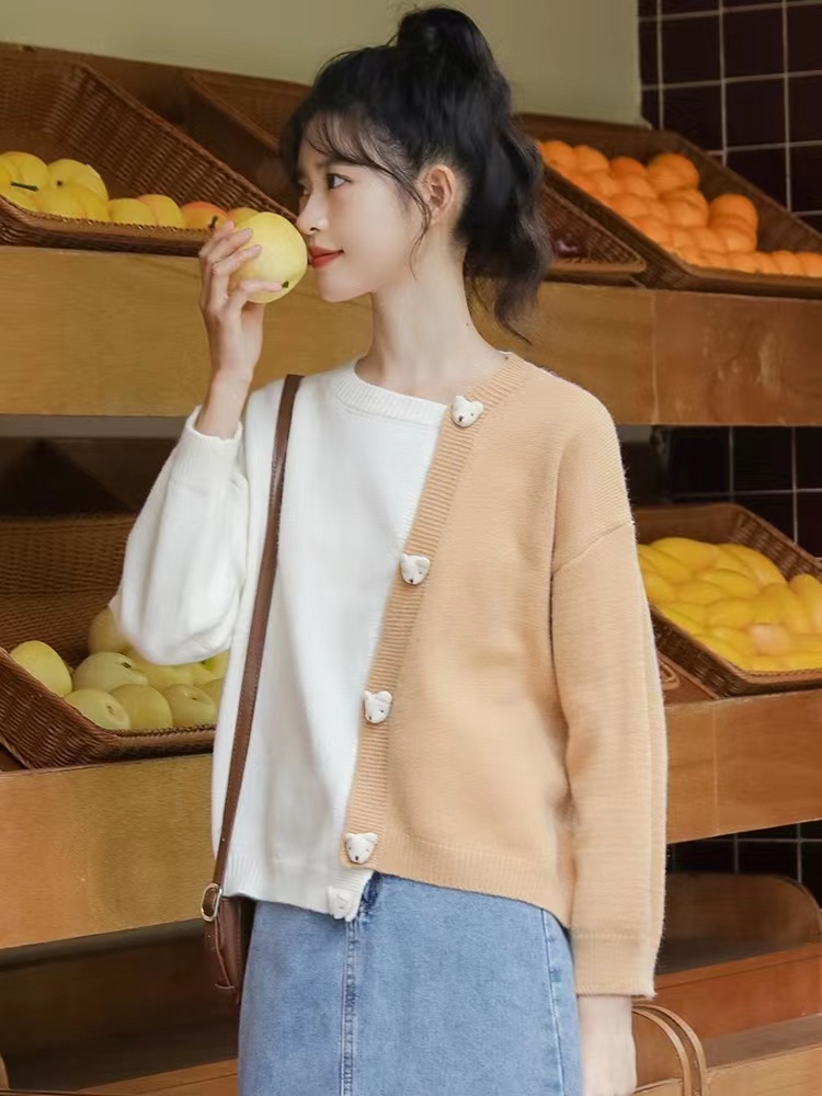 帛卡琪2023春秋新款不對稱斜門襟撞色毛衣女小熊立體裝飾針織上衣