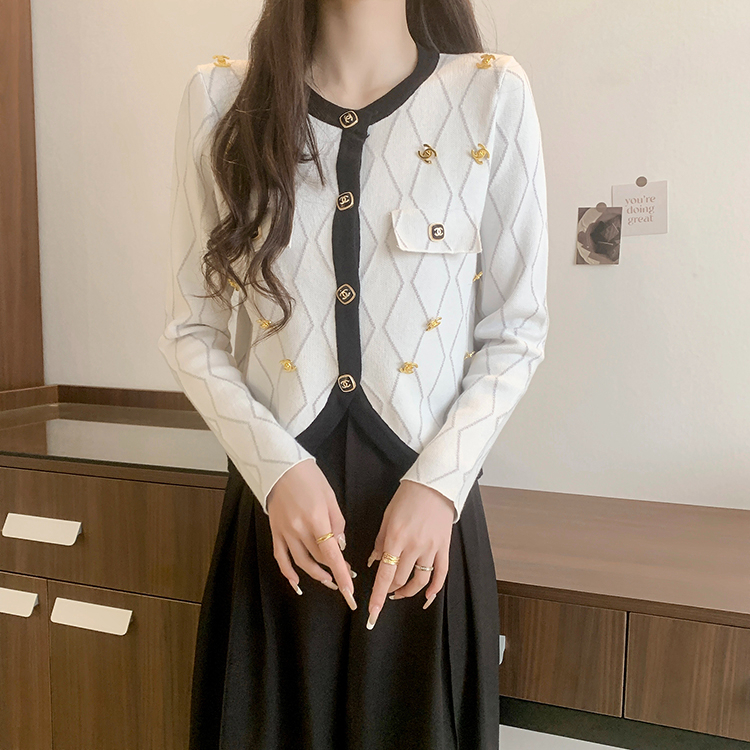 Actual shot of 2024 spring and autumn Korean style early spring single-breasted short jacket embroidered round neck cardigan