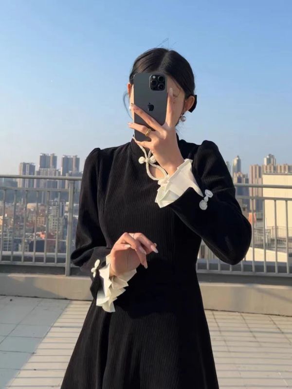 New Chinese style national style cheongsam collar hollow disc button dress autumn and winter new style high-end temperament waist slimming long skirt