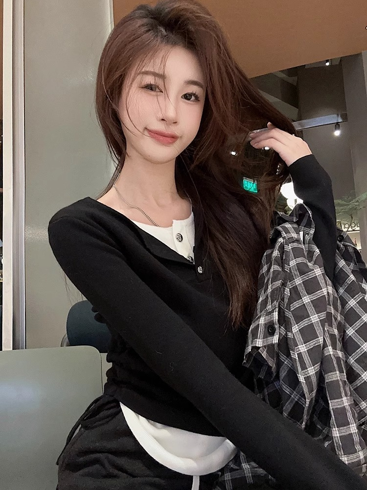 Delong Hot Girl fake two-piece splicing slim long-sleeved T-shirt for women autumn new Korean version short slim body shirt top