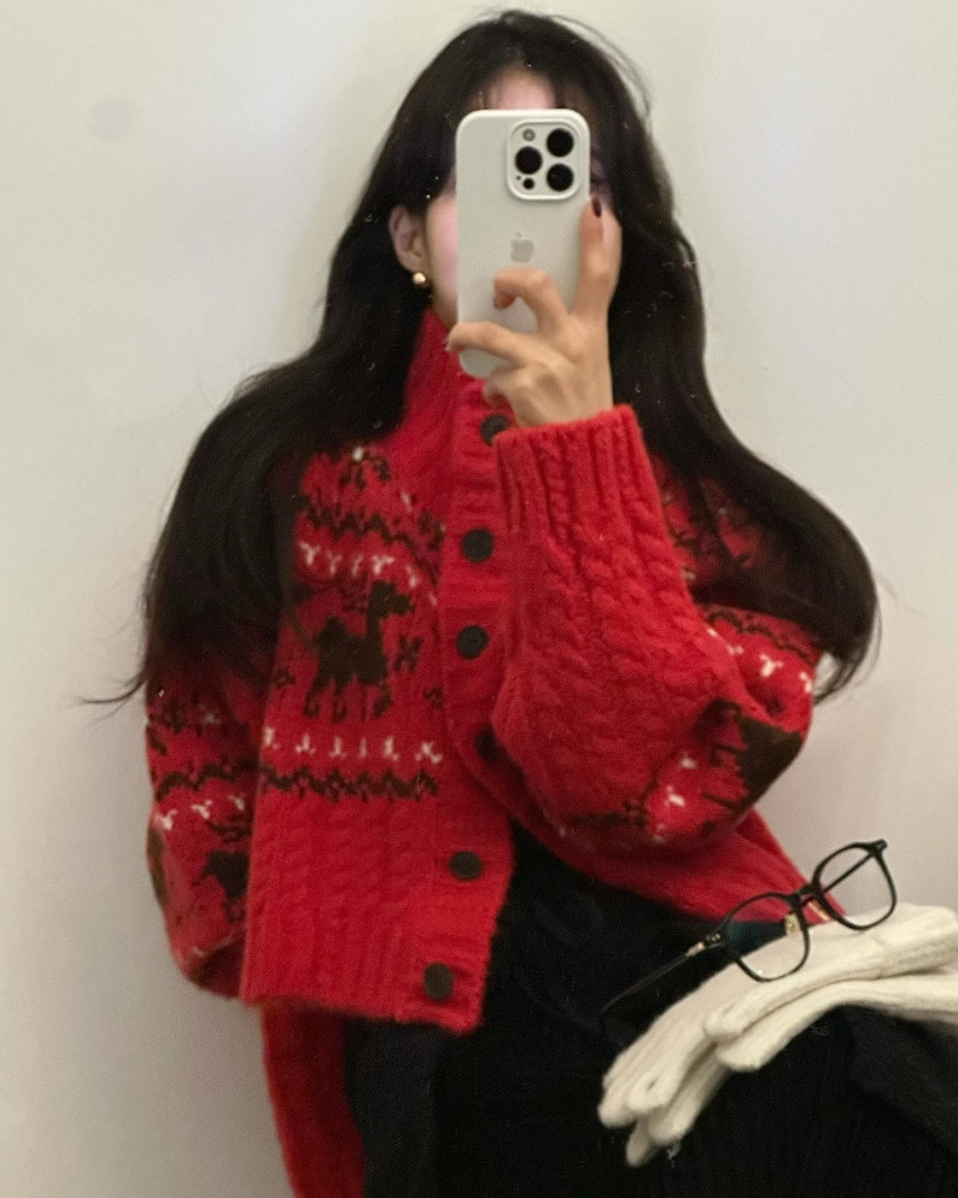 Korean ins winter atmosphere ~ Christmas contrasting single-breasted temperament twist long-sleeved thickened sweater jacket
