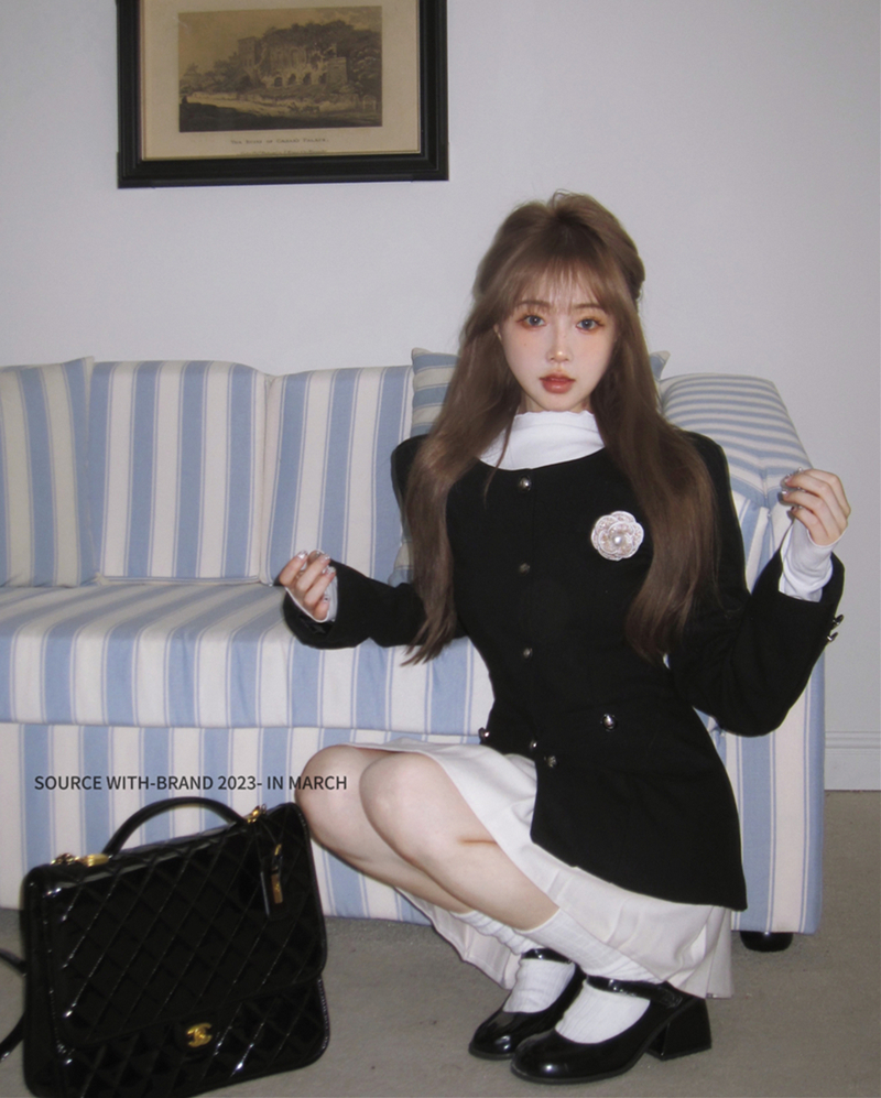 Real shot of camellia quilted slim-fitting woolen jacket + high-waisted pleated skirt + high-neck bottoming shirt T-shirt for women