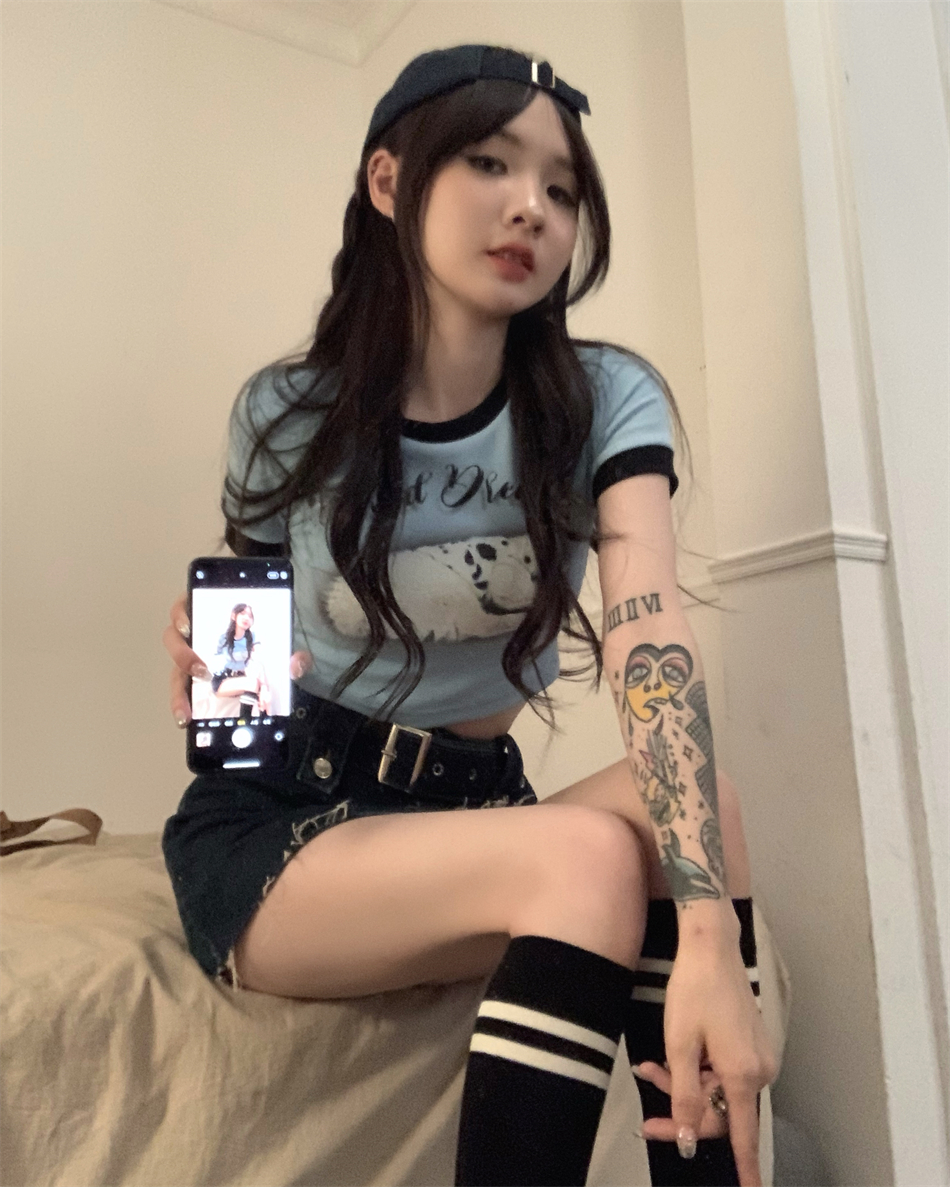 已出貨 羅紋 復古修身藍色短袖短款甜辣上衣ins