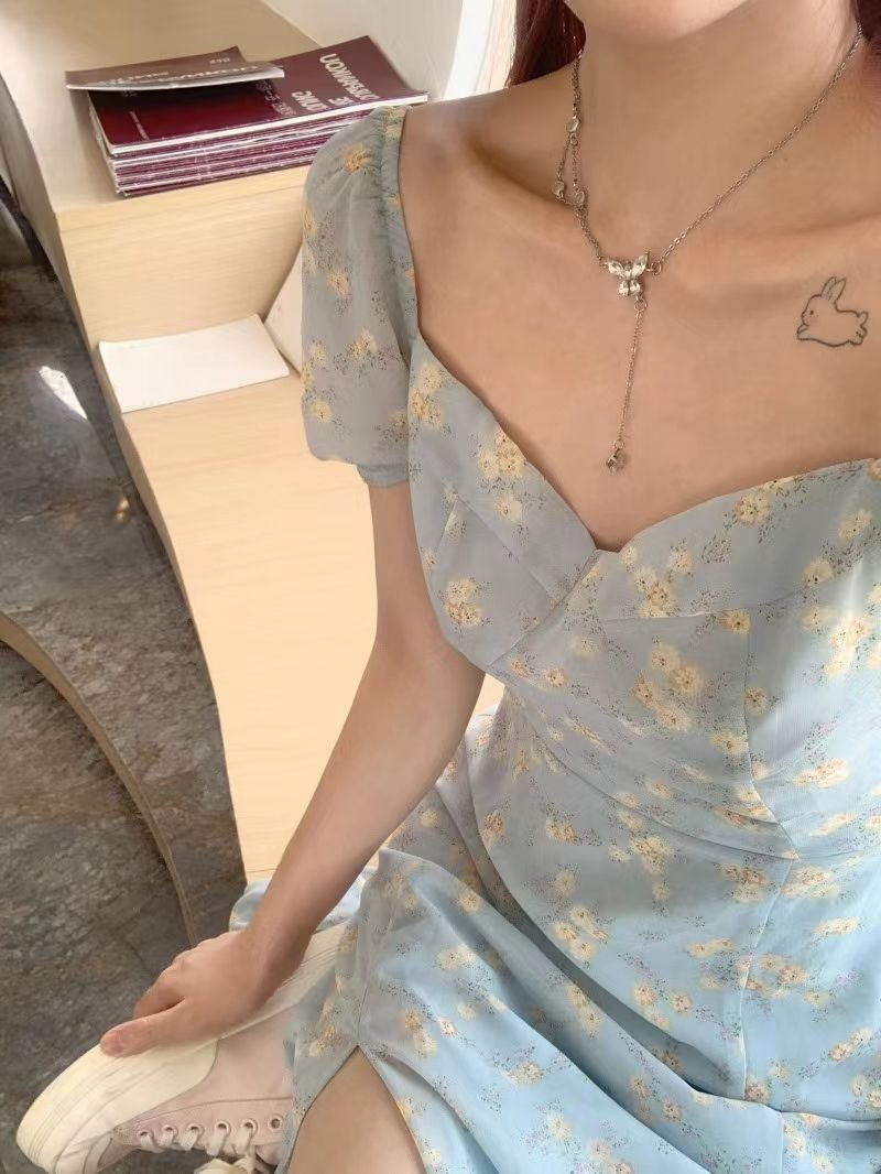 茶歇法式藍色泡泡袖碎花連衣裙女夏季新款高級感初戀甜美開叉長裙