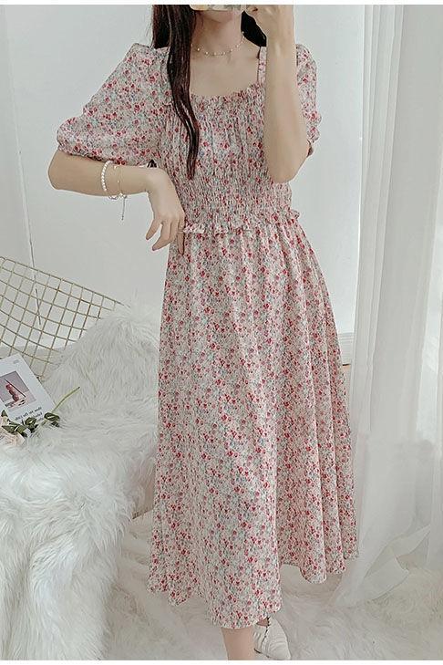 夏季初戀百搭方領茶歇法式2023年新款顯瘦碎花連衣裙女收腰長裙子