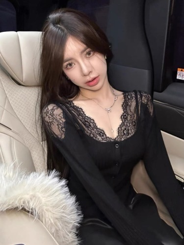 Lace-Panelled Short Knitted Cardigan for Women: Autumn/Winter Slim-Fit Long-Sleeve Layering Sweater—White, Sexy Base Top