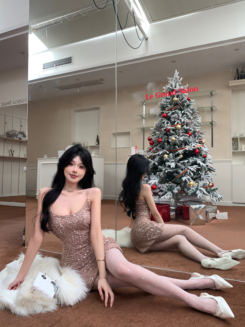 實拍 設計感高定亮片吊帶連衣裙女秋冬性感收腰顯瘦包臀裙
