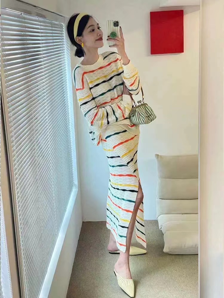 奶系穿搭早春彩色條紋針織套裝裙休閒時尚小洋裝鹽系高級感兩件套