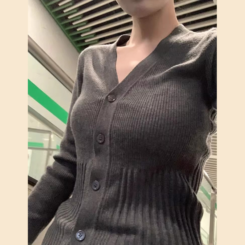 灰色毛衣打底衫女上衣2023年新款秋冬季內搭v領修身針織開衫外套