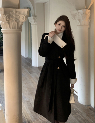 Real shot of autumn and winter retro Hepburn style fashionable long contrasting fine shiny woolen and cotton coat windbreaker for women