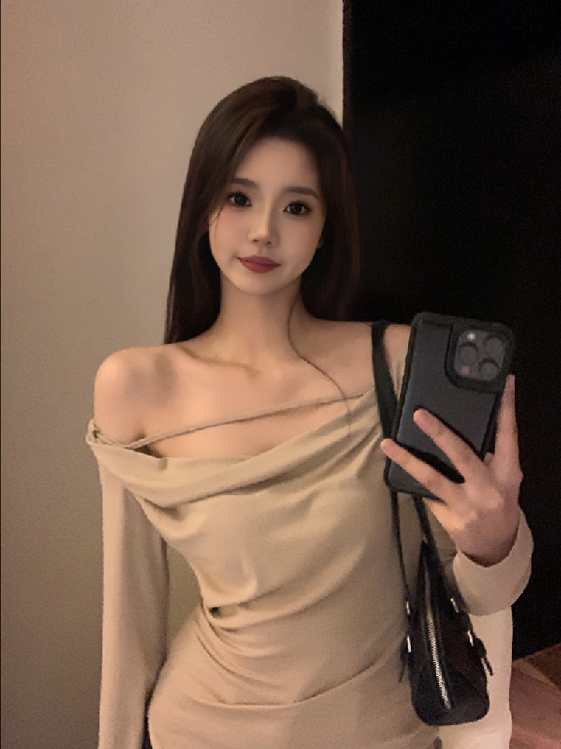 Pure desire off-shoulder long-sleeved T-shirt design autumn women's inner layering shirt slimming hot girl top