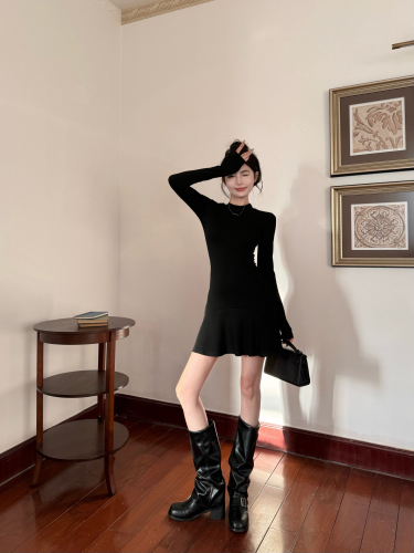 黑色气质半高领连衣裙女冬季新款收腰紧身长袖内搭打底a字短裙子