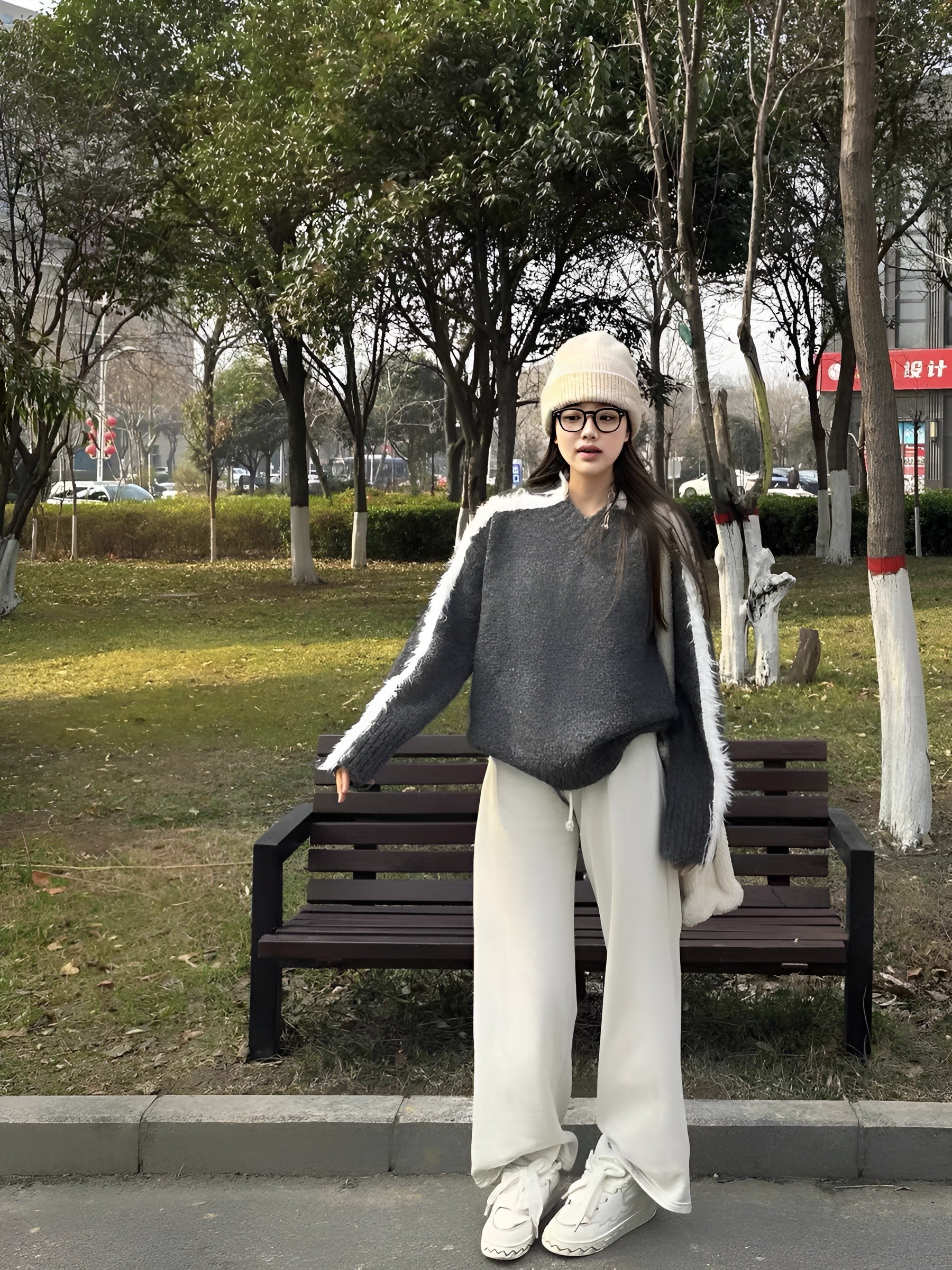 高品質 2023春季灰色羊毛拼接套頭大毛衣慵懶風寬鬆洋氣V領上衣