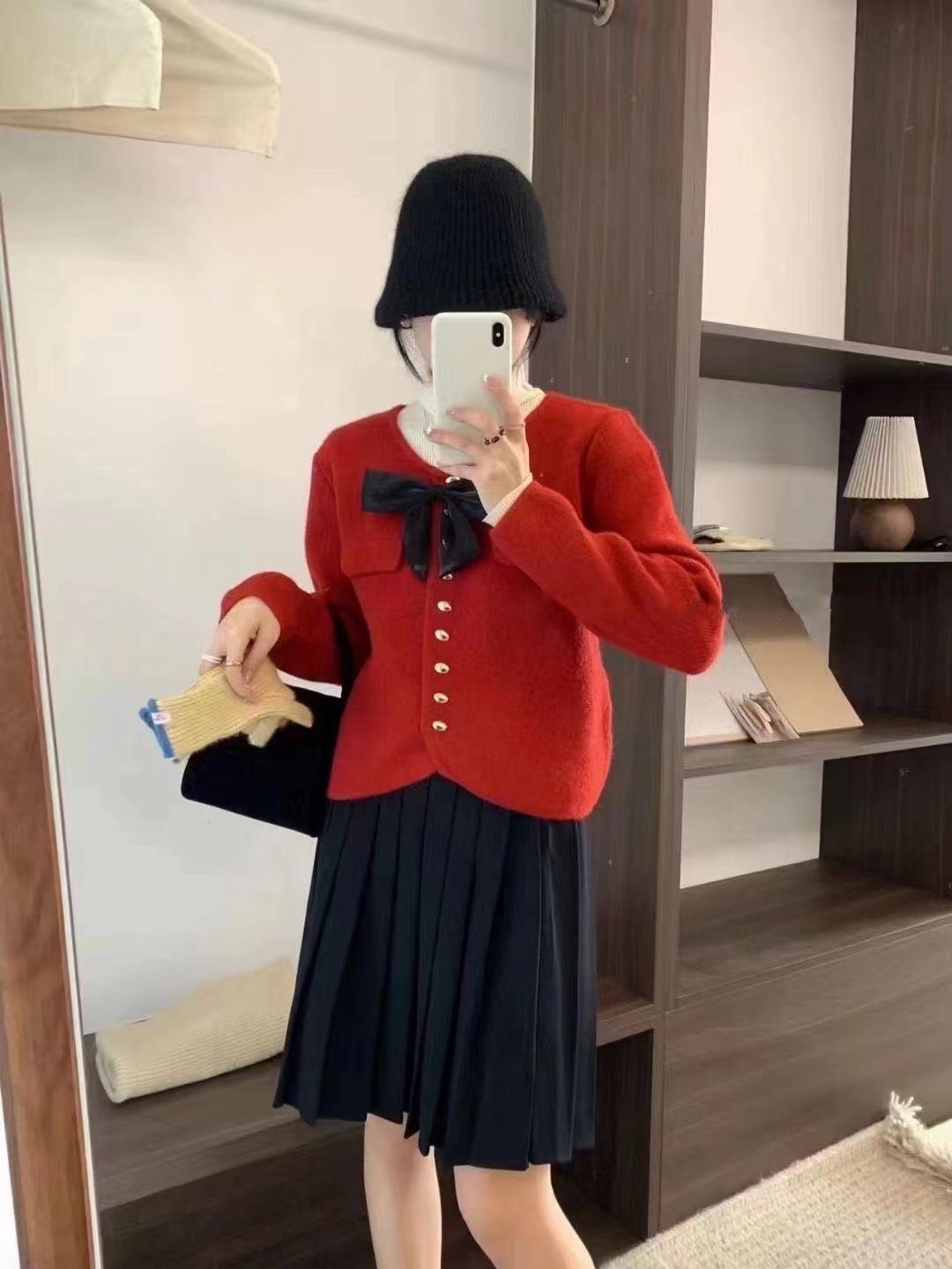 別致小香風蝴蝶結圓領單排多扣紅色毛衣女軟糯羊毛針織開衫外穿冬