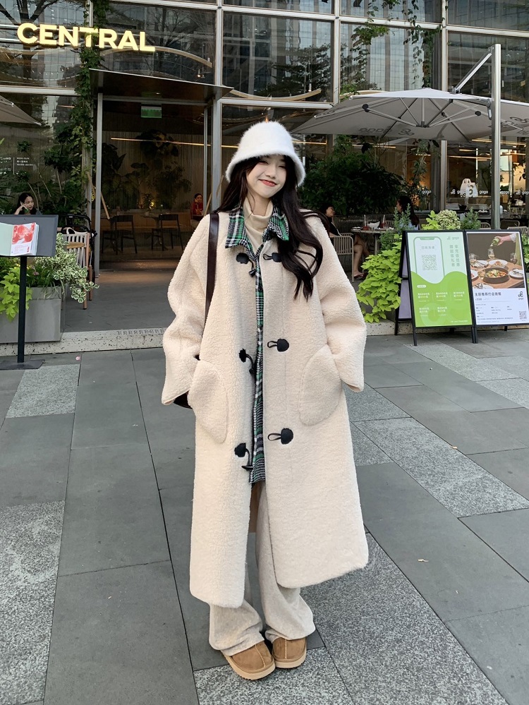 Actual shot of new winter fake two-piece plaid splicing mid-length horn button imitation lamb wool thickened jacket