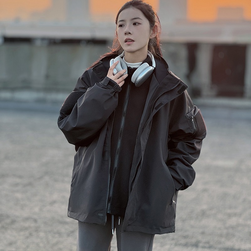 Three-in-one thickened couple's jacket 2023 winter new women's hooded outdoor waterproof top jacket