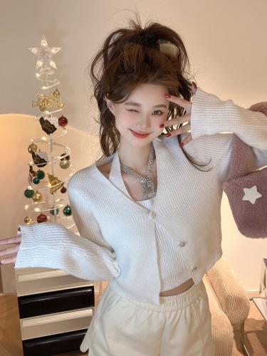2024 Korean version of the pure-color body-conscious halterneck two-piece knitted cardigan set