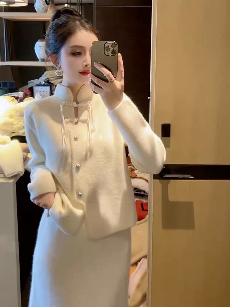 新中式國風立領鑲鑽盤扣毛衣女2023秋冬新款不規則顯瘦開衫上衣服