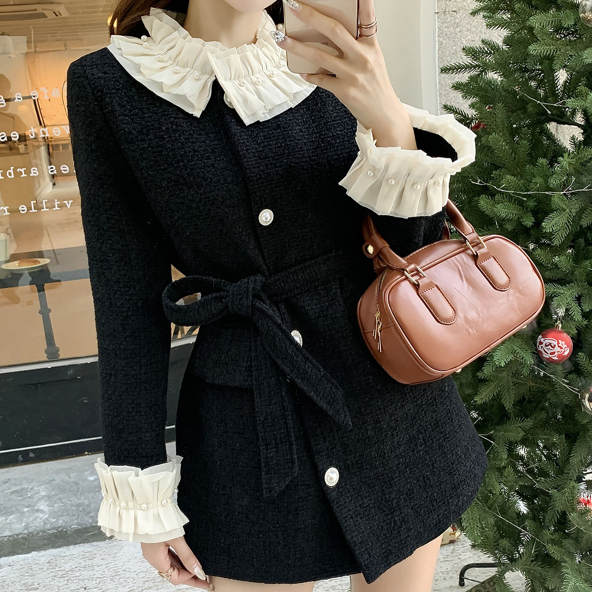 Real shot of contrasting color lace splicing collar New Year red small fragrant style tweed thickened coat