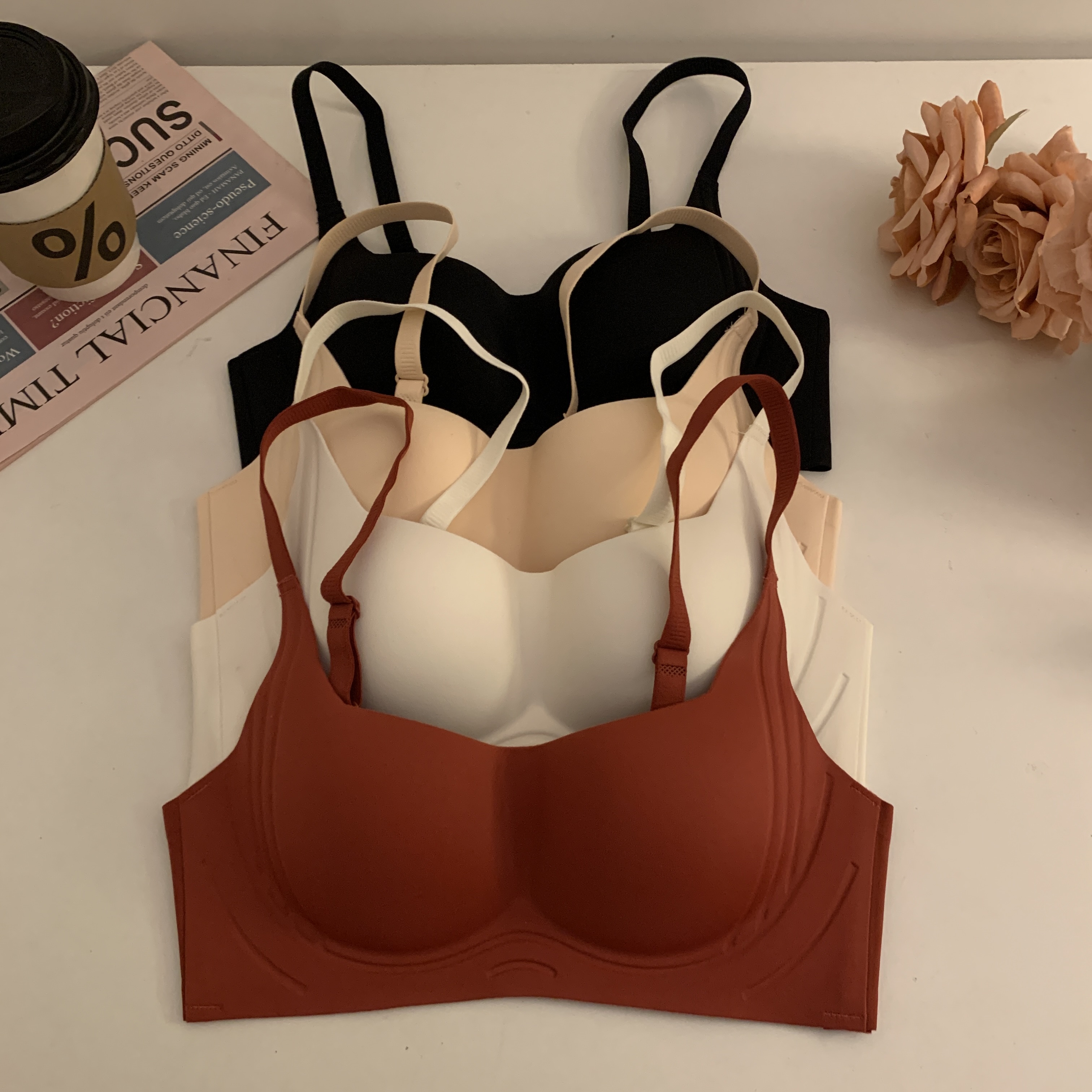 Actual shot of red New Year underwear for the year of birth, seamless naked feeling, one-piece wire-free bra