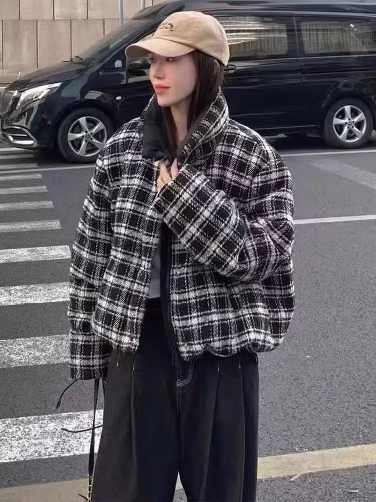 European Checkerboard Checkerboard Stand Collar 90 White Goose Down Bread Jacket Women 2023 Winter Design Small Thickened Down Jacket