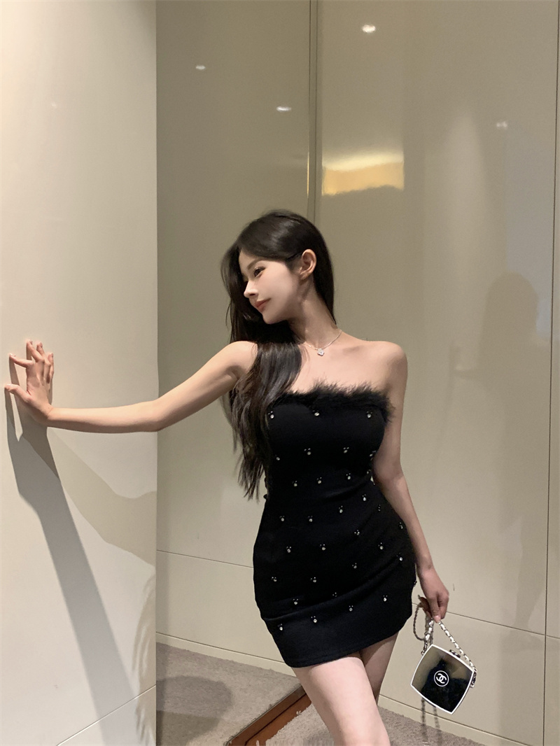 Real shot of the new autumn and winter black short skirt that looks slimming and beaded pure lust tube top dress