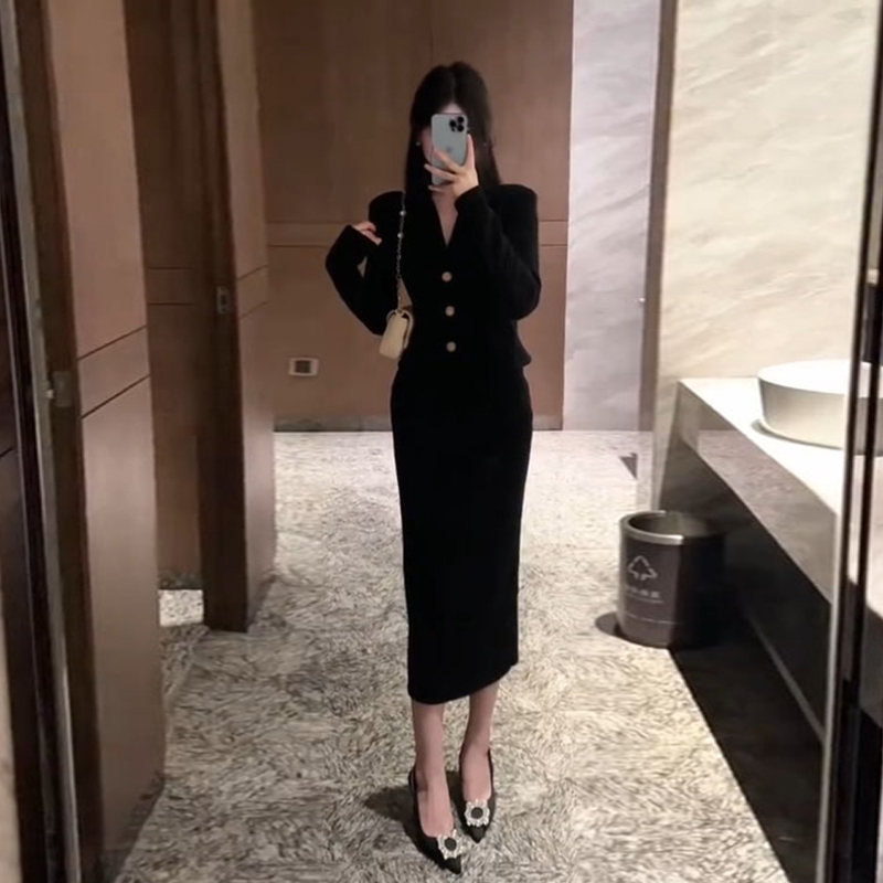 Hepburn style French black dress for women autumn and winter 2023 new style small fragrant hip-covering long skirt suit