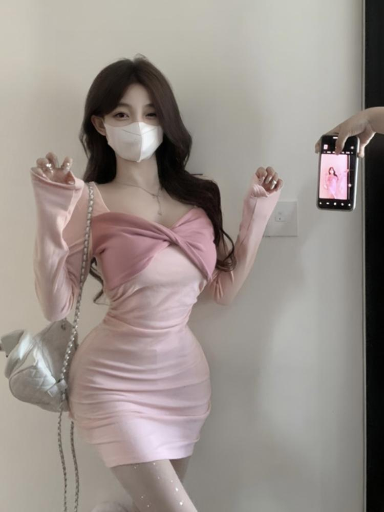 純欲風方領粉色長袖連衣裙女裝2023秋冬季氣質修身顯瘦包臀短裙子