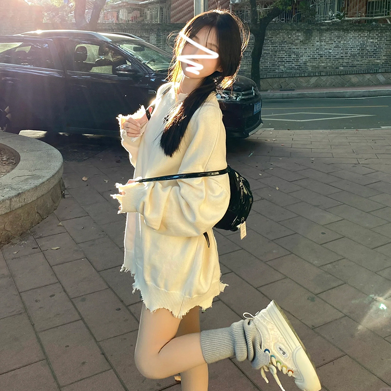 白色設計感寬鬆慵懶風針織毛衣女秋冬季2023新款內搭打底上衣