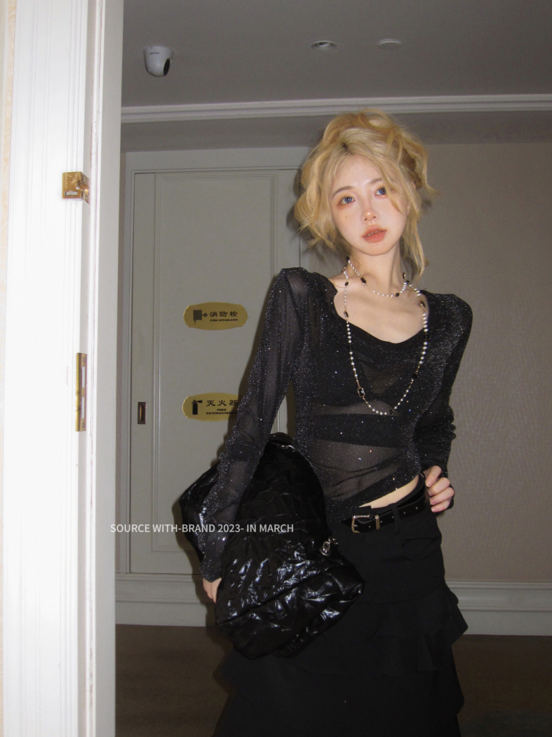 Actual shot of see-through long-sleeved slouchy collar top, versatile autumn and winter exquisite inner top