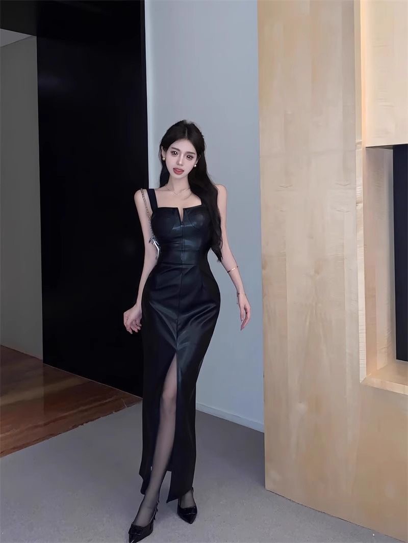 pu皮裙吊帶連衣裙女秋冬高級感氣質黑色裙子修身顯瘦開叉包臀長裙