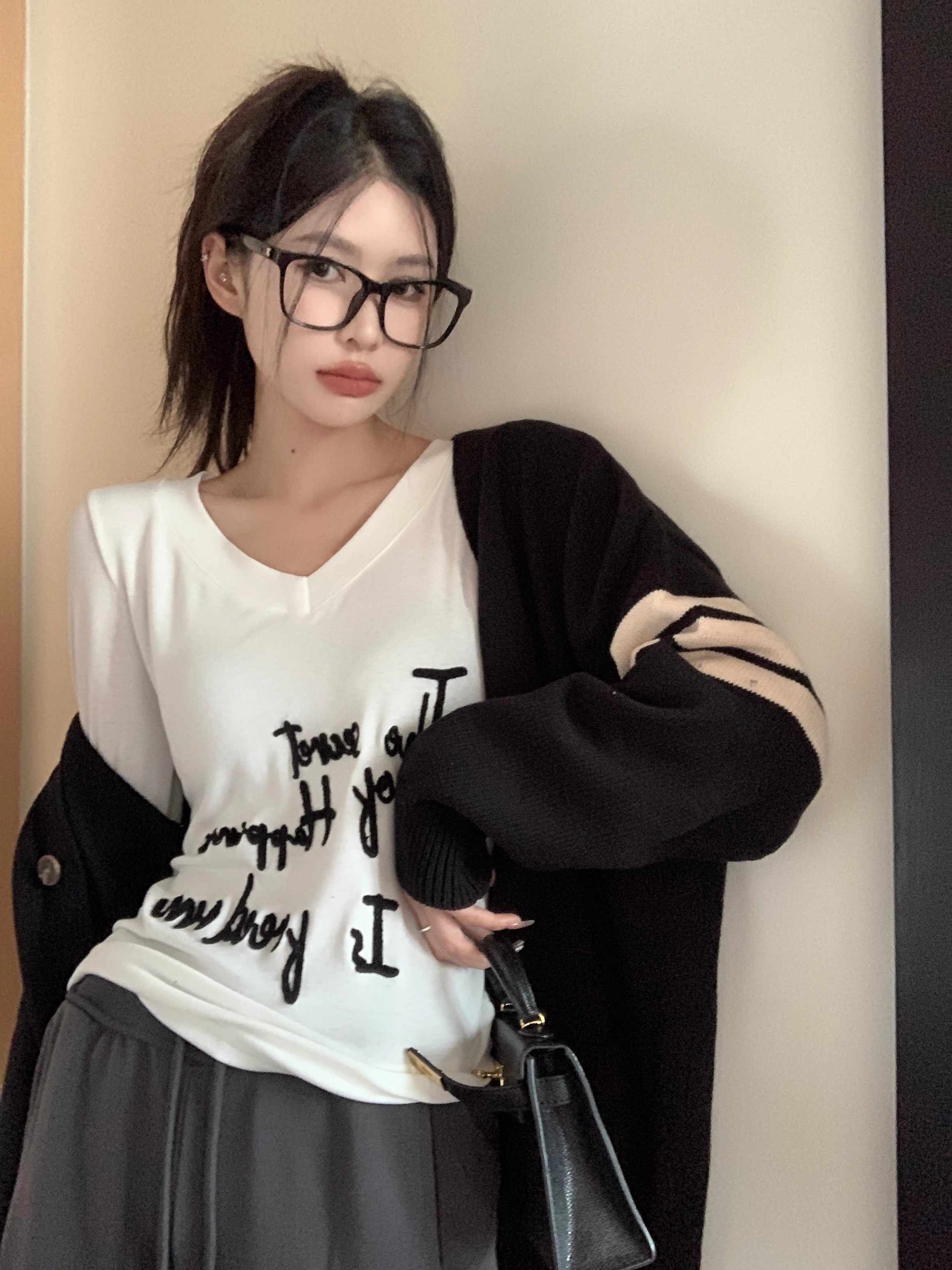 螺紋德絨繡花毛巾繡 2024新款v領長袖正肩T恤女季內搭修身打底衫