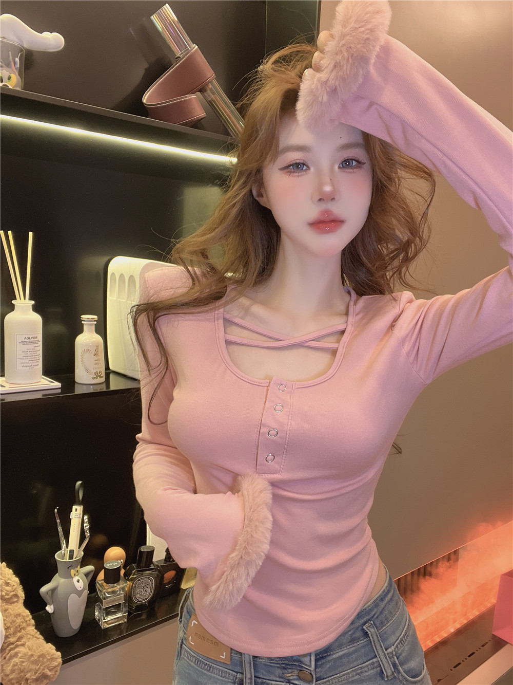 Real shot - Brushed U-neck cross cuffs on the chest and furry splicing design for fashionable hot girl bottoming T-shirt