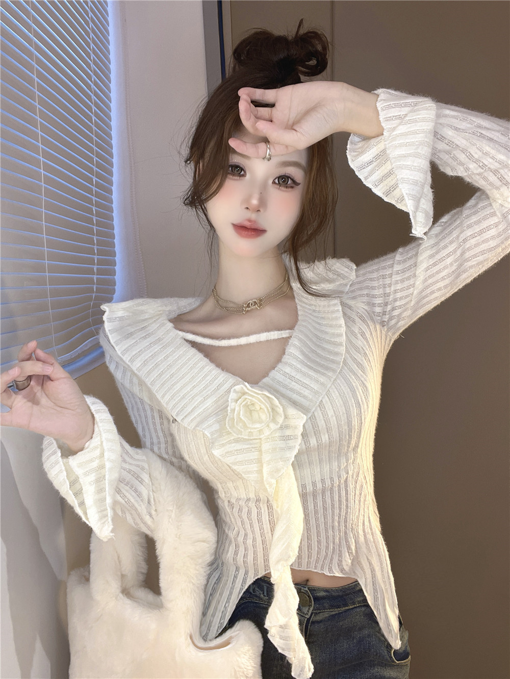 Actual shot~New V-neck ruffled three-dimensional rose irregular trumpet sleeve slim fit lace top for women