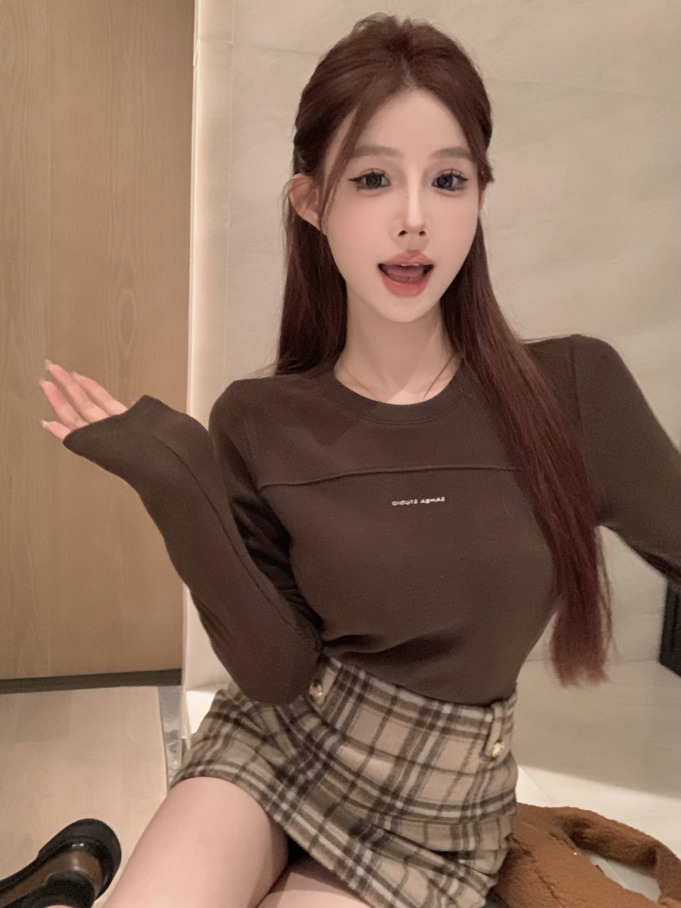 Real shot ~ Korean style round neck bottoming shirt, slim fit, right shoulder, versatile, slimming, long-sleeved T-shirt, short top for women
