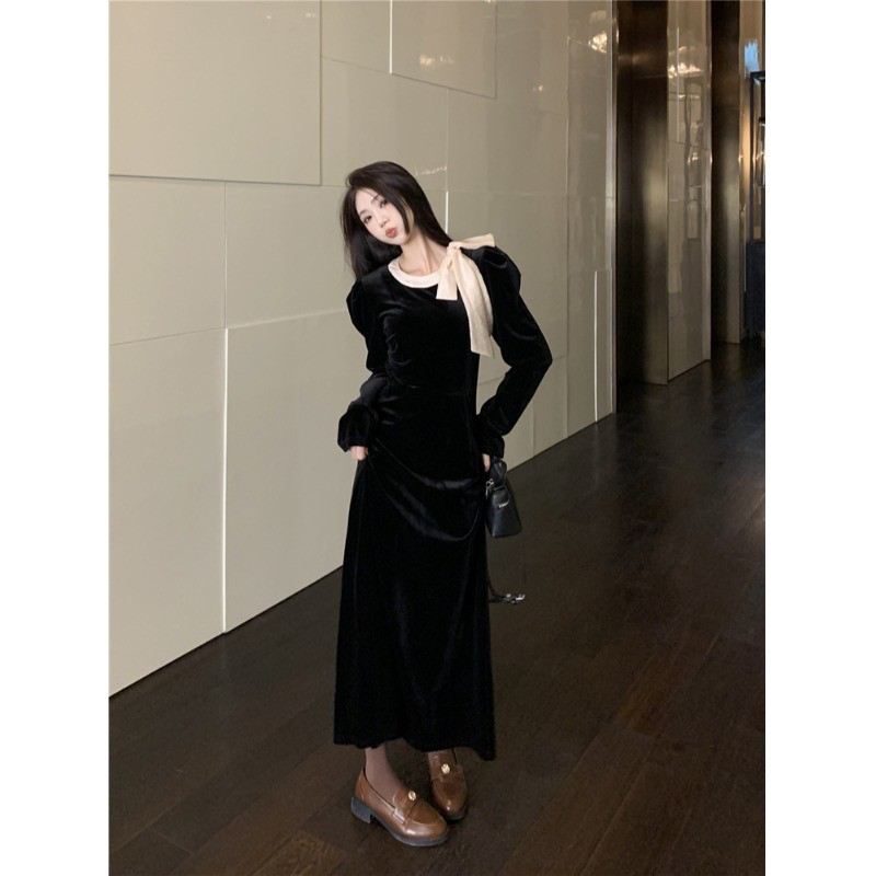 法式赫本風蝴蝶結圓領長袖絲絨連衣裙女修身氣質開叉黑色打底長裙