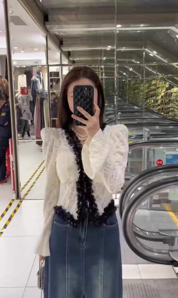 木耳邊v領短款蕾絲衫女冬季新款喇叭袖長袖上衣修身內搭打底衫潮
