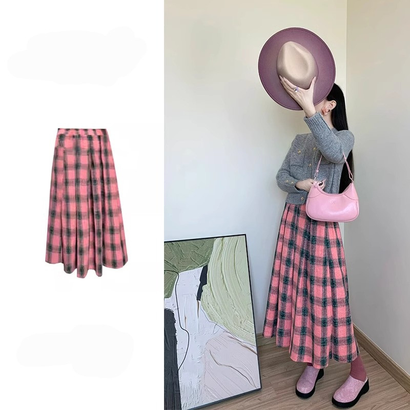 Retro college style pleated skirt for women, mid-length, beautiful A-line skirt that is popular this year for little people