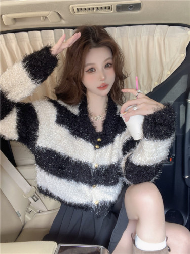 Real shot of autumn and winter heavy industry bright silk striped sweater cardigan women's coat soft waxy lazy little fragrant style knitted sweater