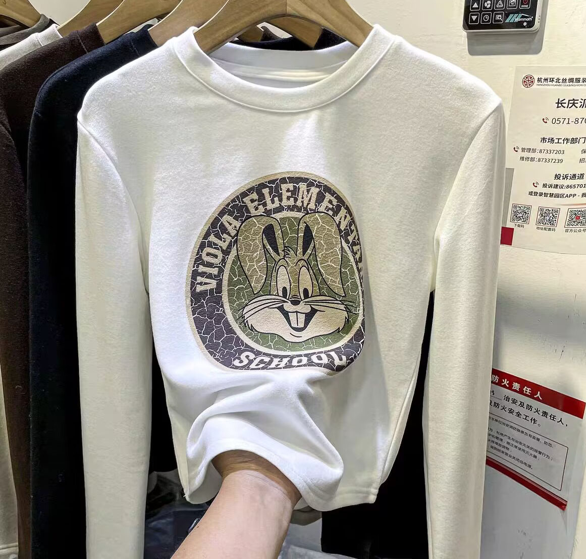 2024 Collar Rabbit Print Versatile College Style Brushed Short T-Shirt Autumn and Winter Plus Velvet Inner Top for Women