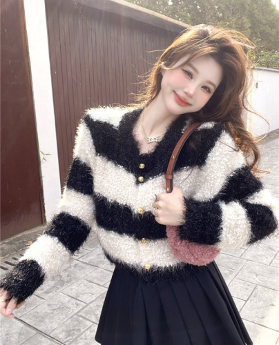 Real shot of autumn and winter heavy industry bright silk striped sweater cardigan women's coat soft waxy lazy little fragrant style knitted sweater