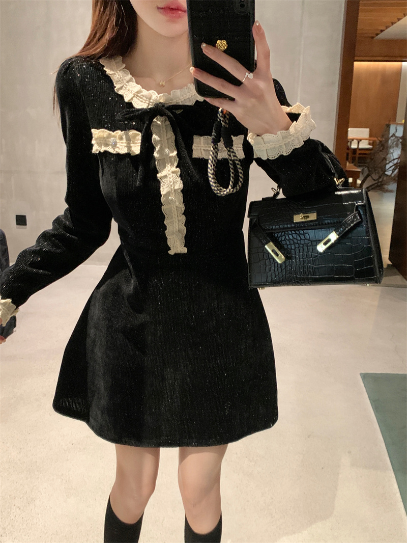 Actual shot of Xiaoxiangfeng sparkling princess little black dress with lace stitching and velvet thickening dress for women